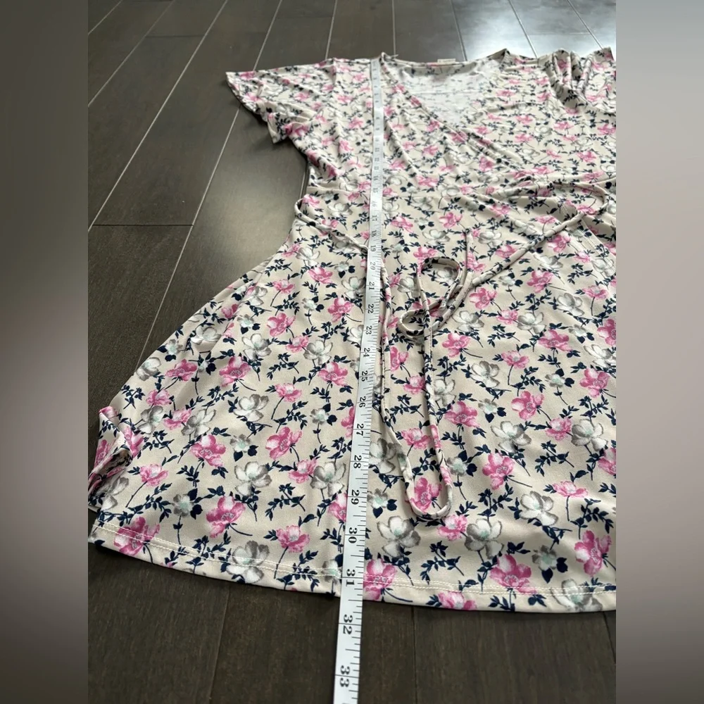 I Joah Floral Wrap Short Spring/Summer Dress Size L Lightweight Flowy Beachy - Picture 10 of 11